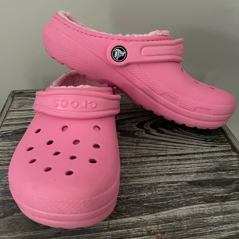 CROCS Kids Pink Fleece lined clogs slip on shoes Size 3